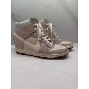 Nike Women's Athletic Shoes in Gray and Cream